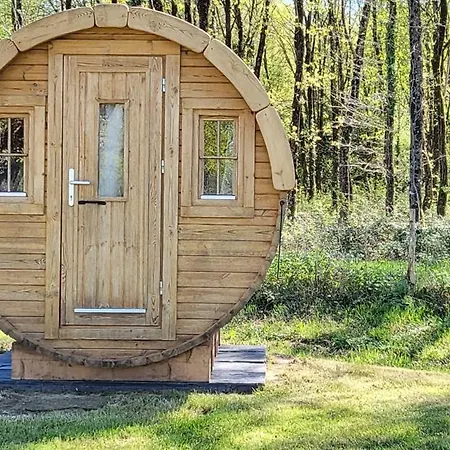Les Du Veau Kamp alanı Morannes sur Sarthe-Daumeray